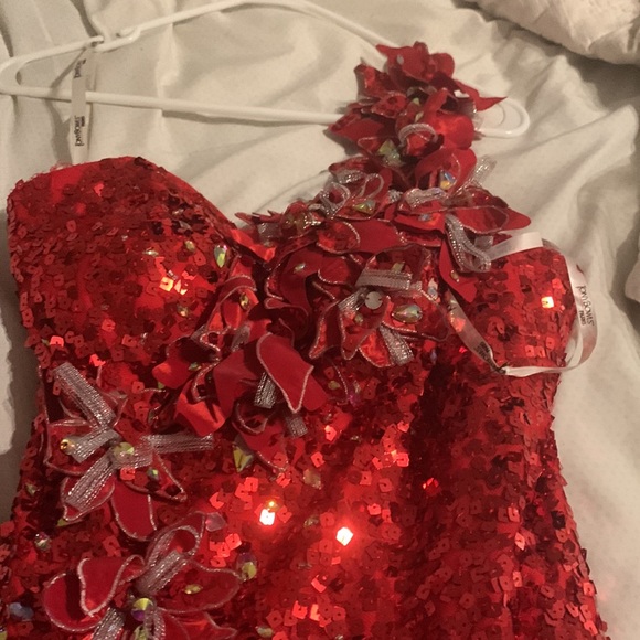 Red formal size 4 - Picture 2 of 6